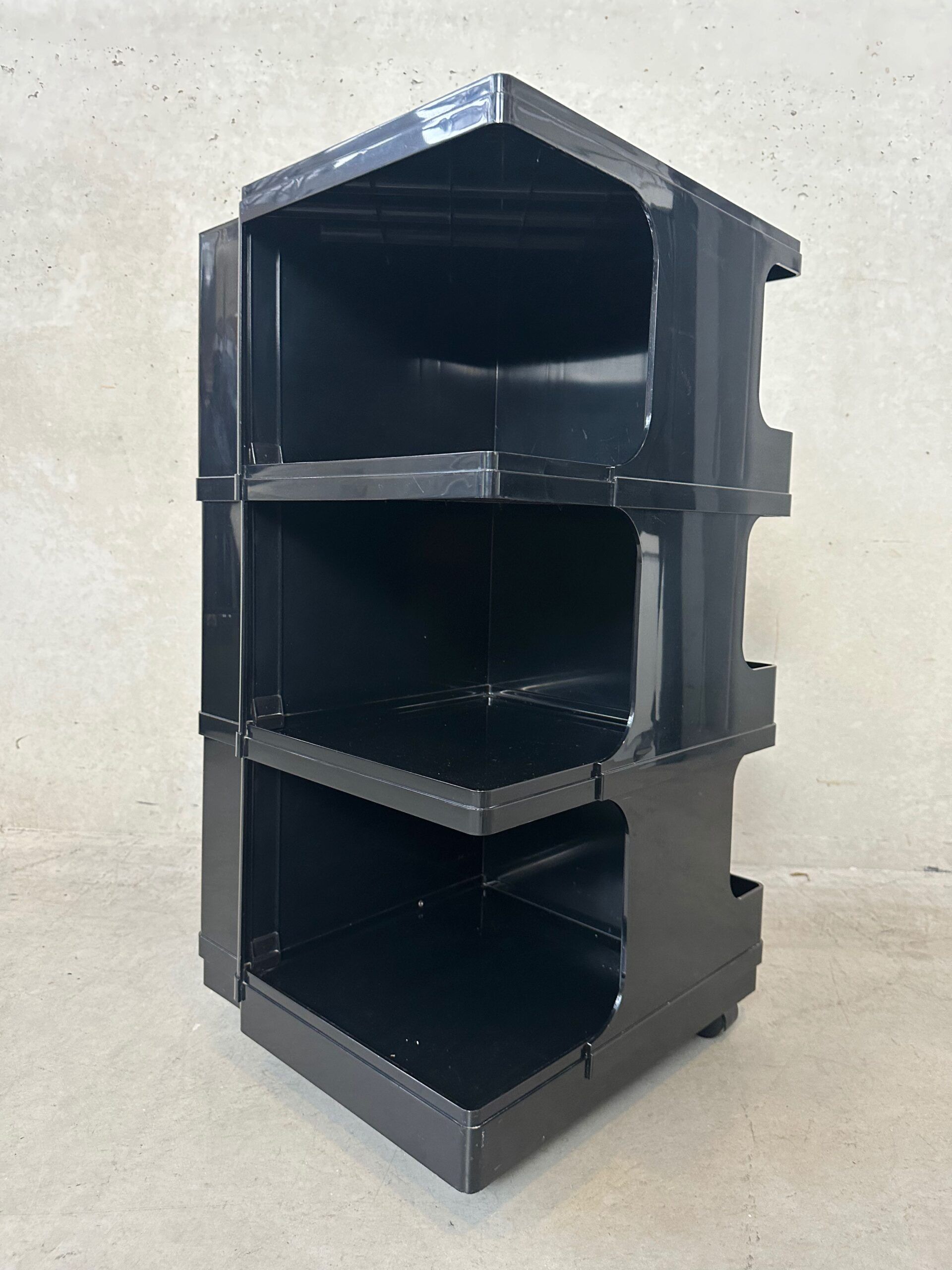 2x 1970s Stile Neolt trolley – Giovanni Pelis