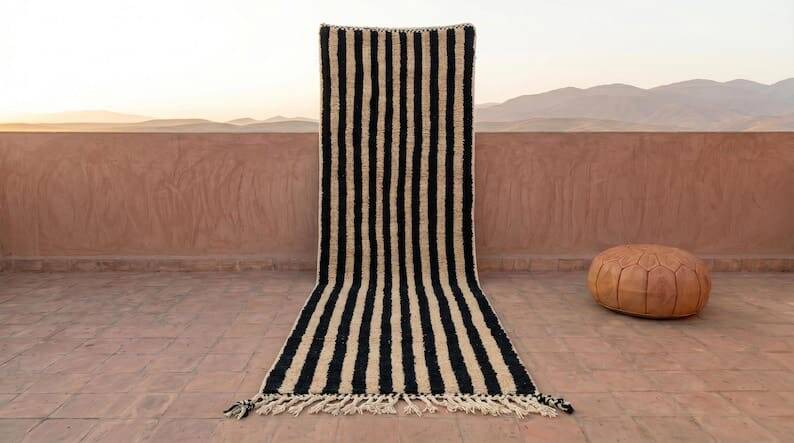 Handmade traditional Beni Ouarain carpet, white and black, 75/300.