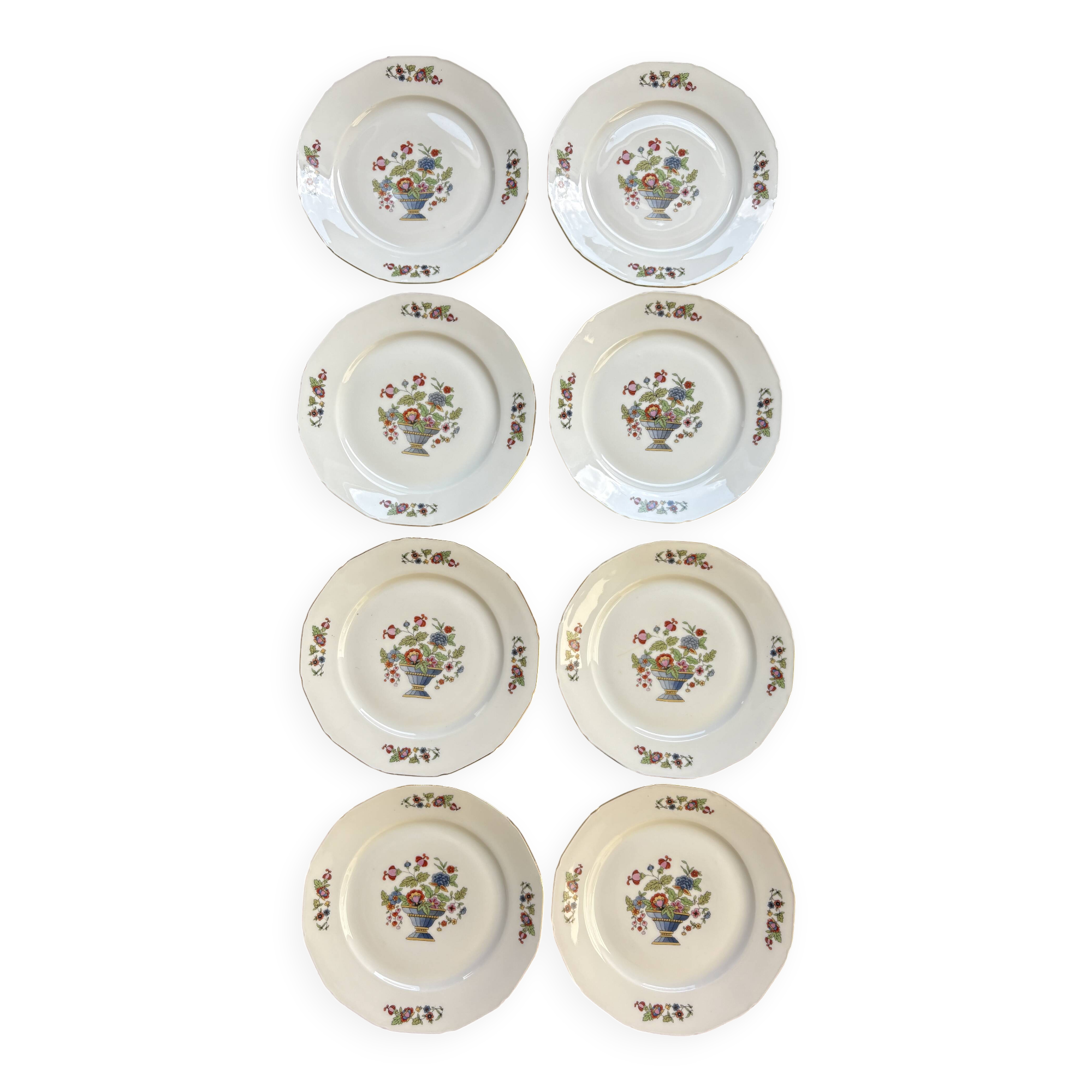 8 Anciennes assiettes à dessert