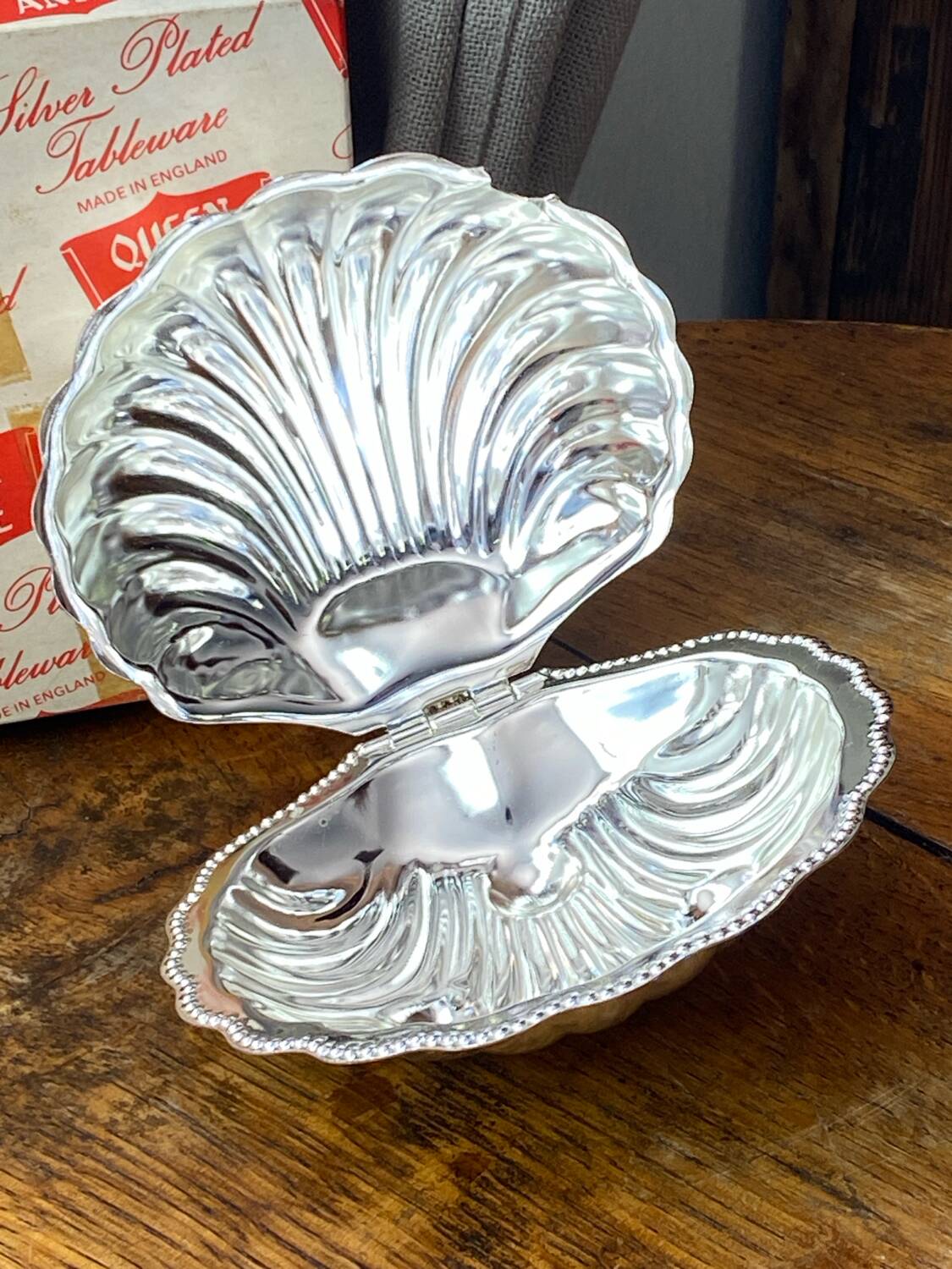 Beurrier coquille avec couteau, plaqué argent, Queen