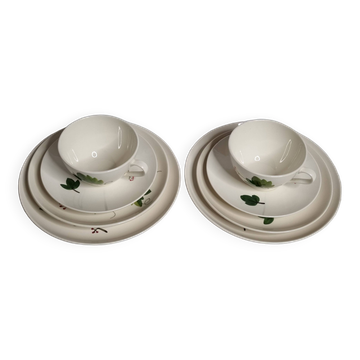 Breakfast service for two, cups, saucers and plates, 24 cm