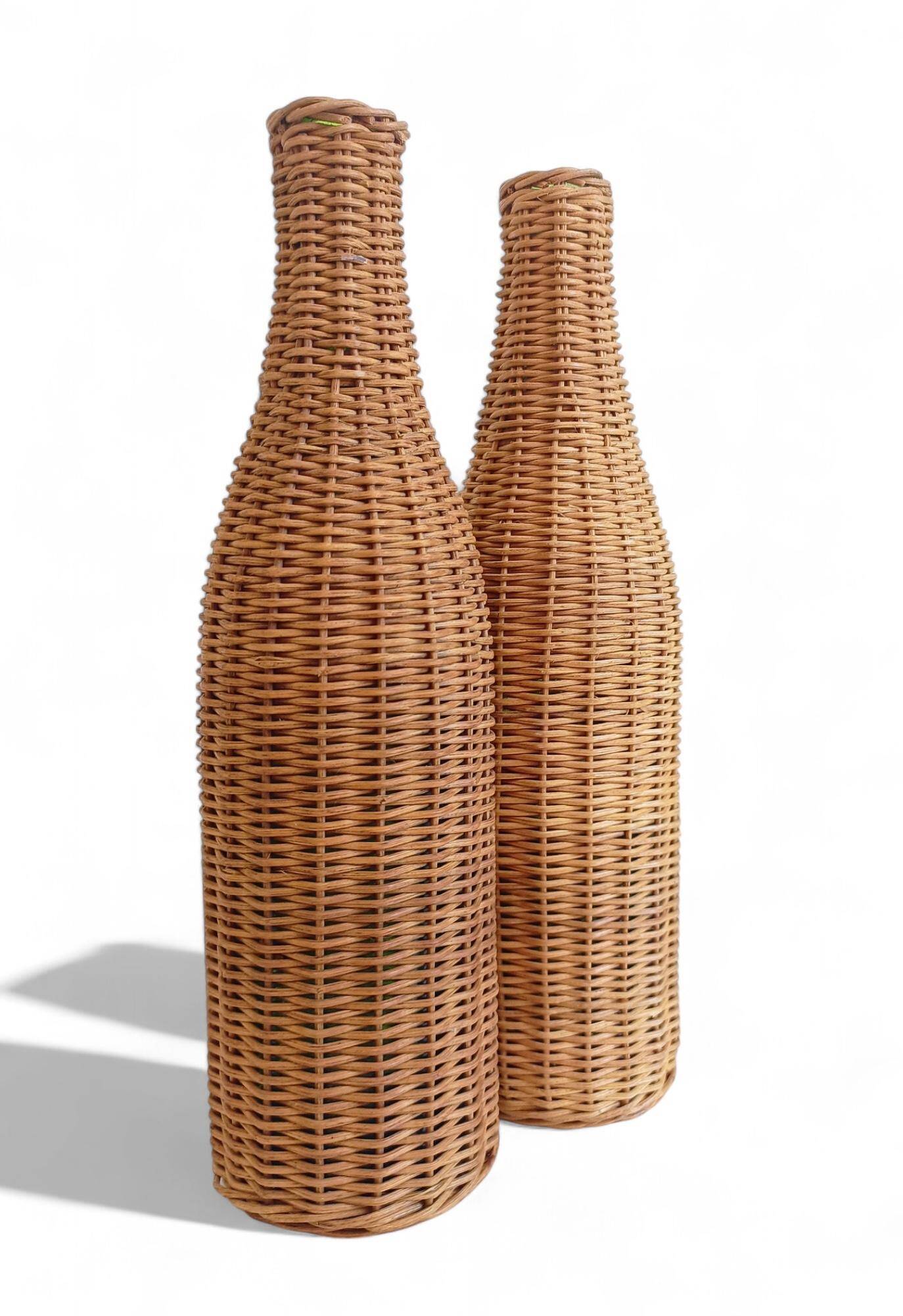 Bouteilles en verre en osier rustiques faites à la main, milieu du 20e siècle, France