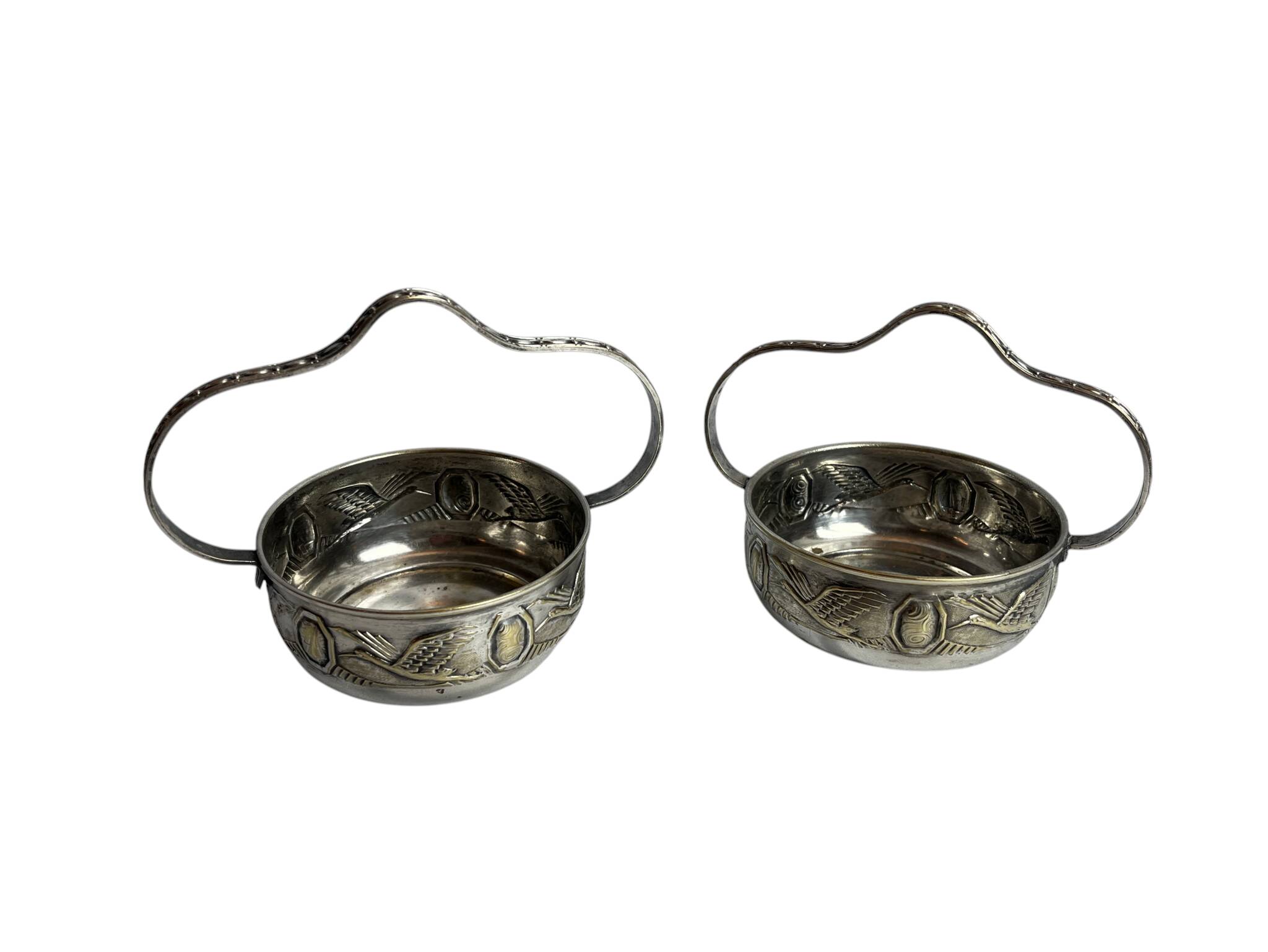 Art Deco pair of basket-shaped bowls with handles, silver-plated, circa 1940.