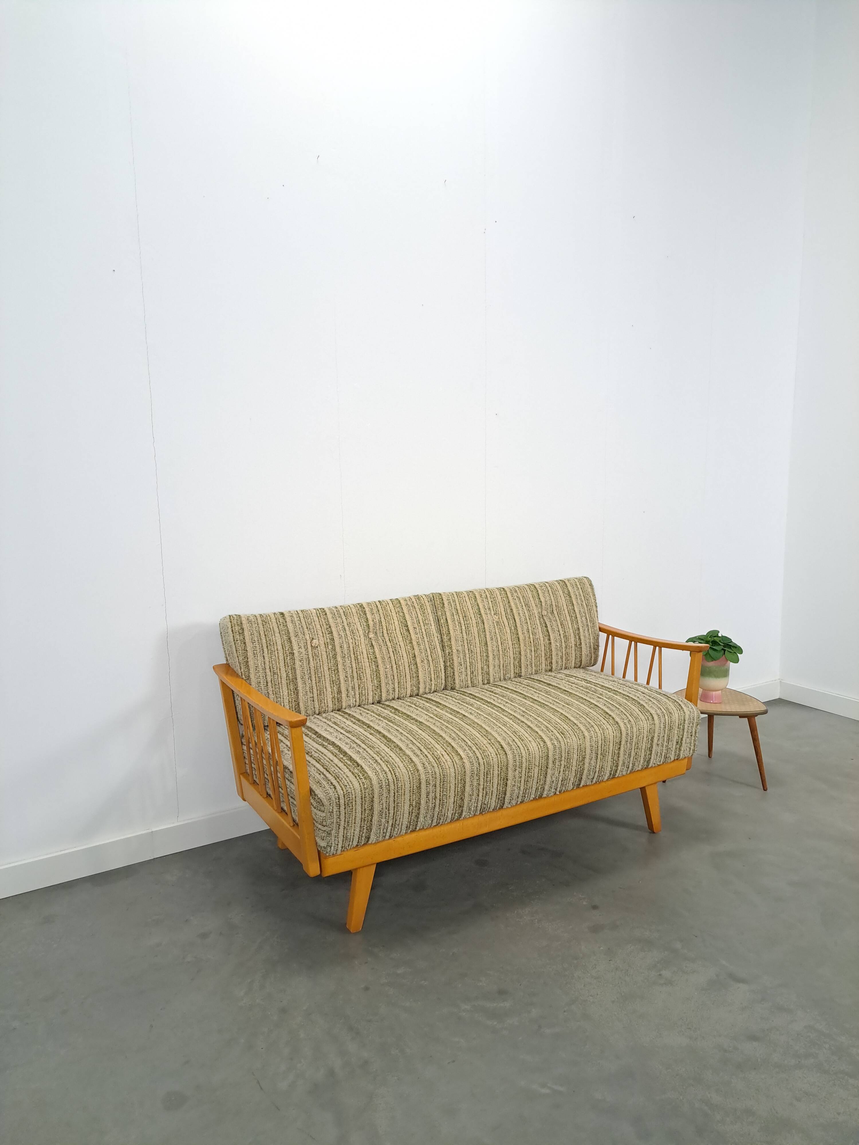 Uitschuifbare slaapbank met kussens, zitbank