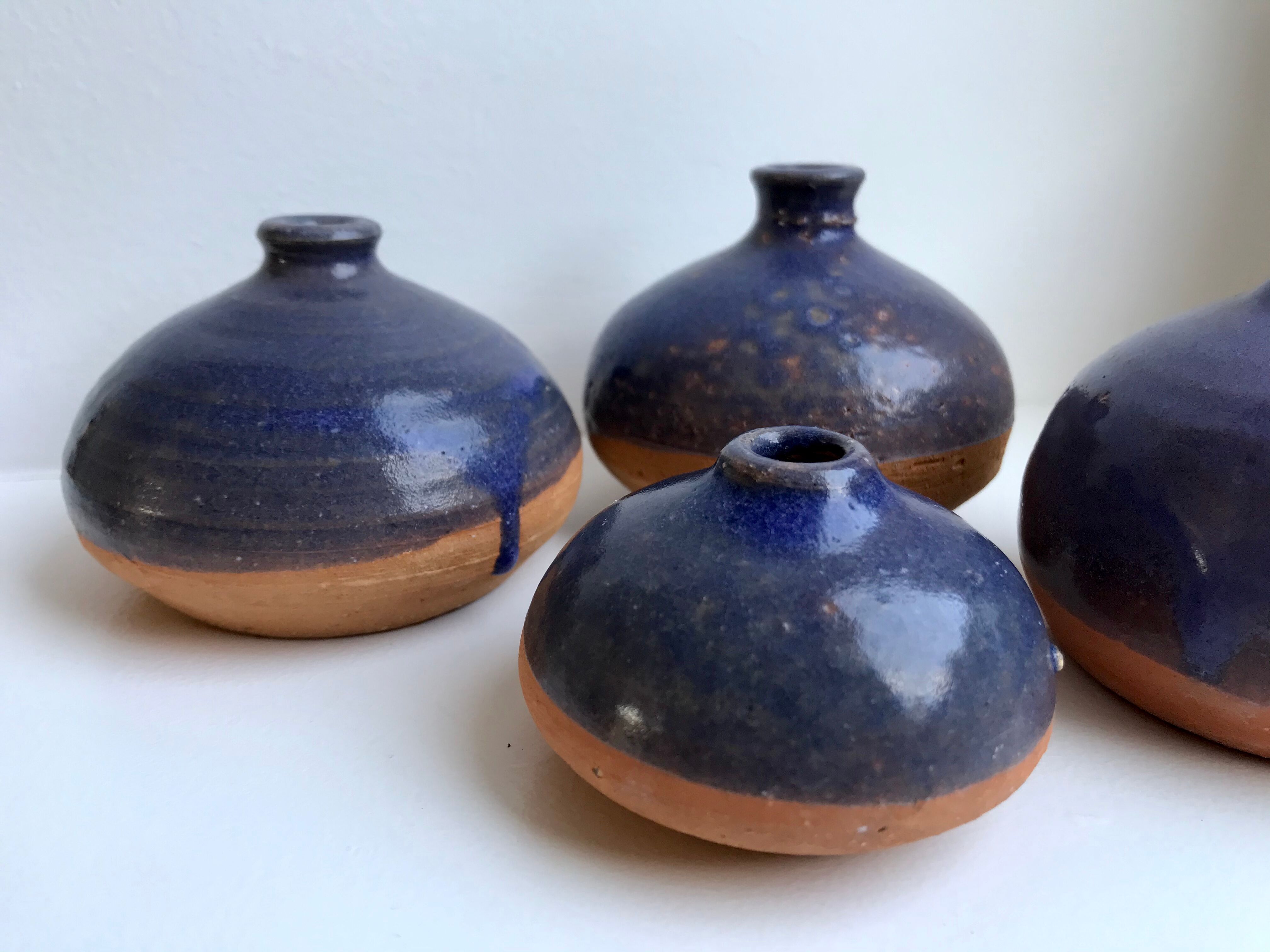 Lot de 4 petits vases en grès vernissés violets années 70