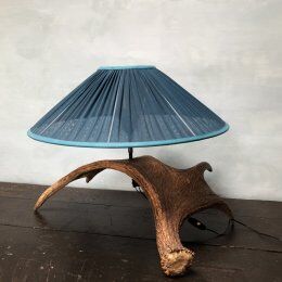 Elk horn foot lamp and silk day offal