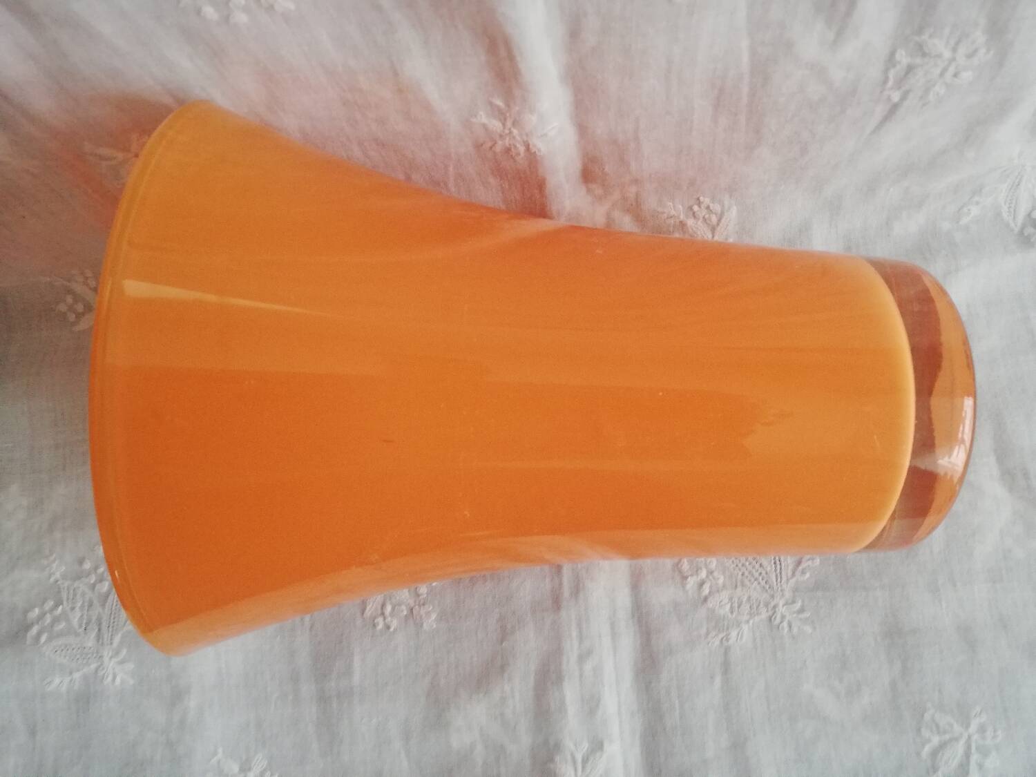 Vase en verre orange années 70