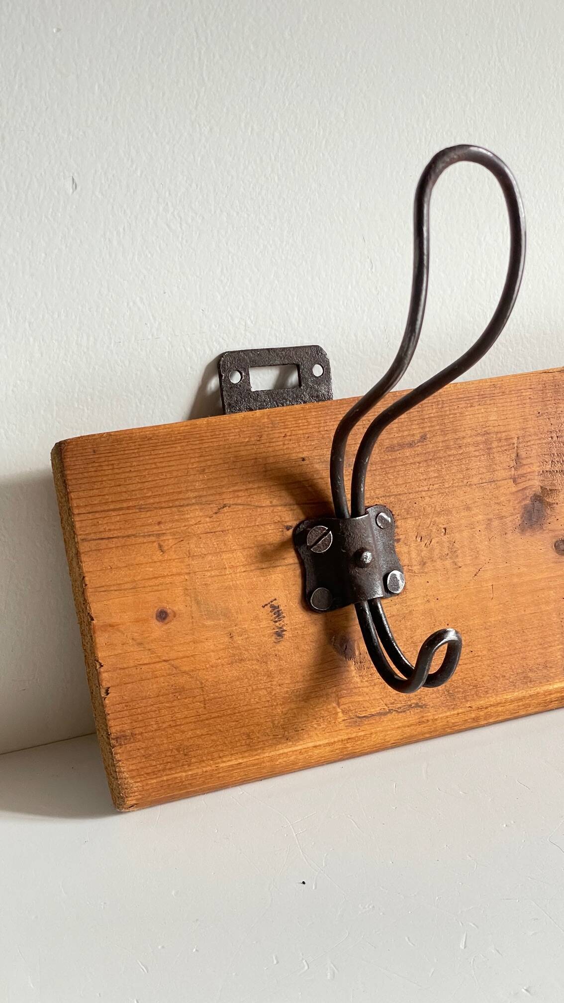 Portemanteau ecole en bois et acier vintage