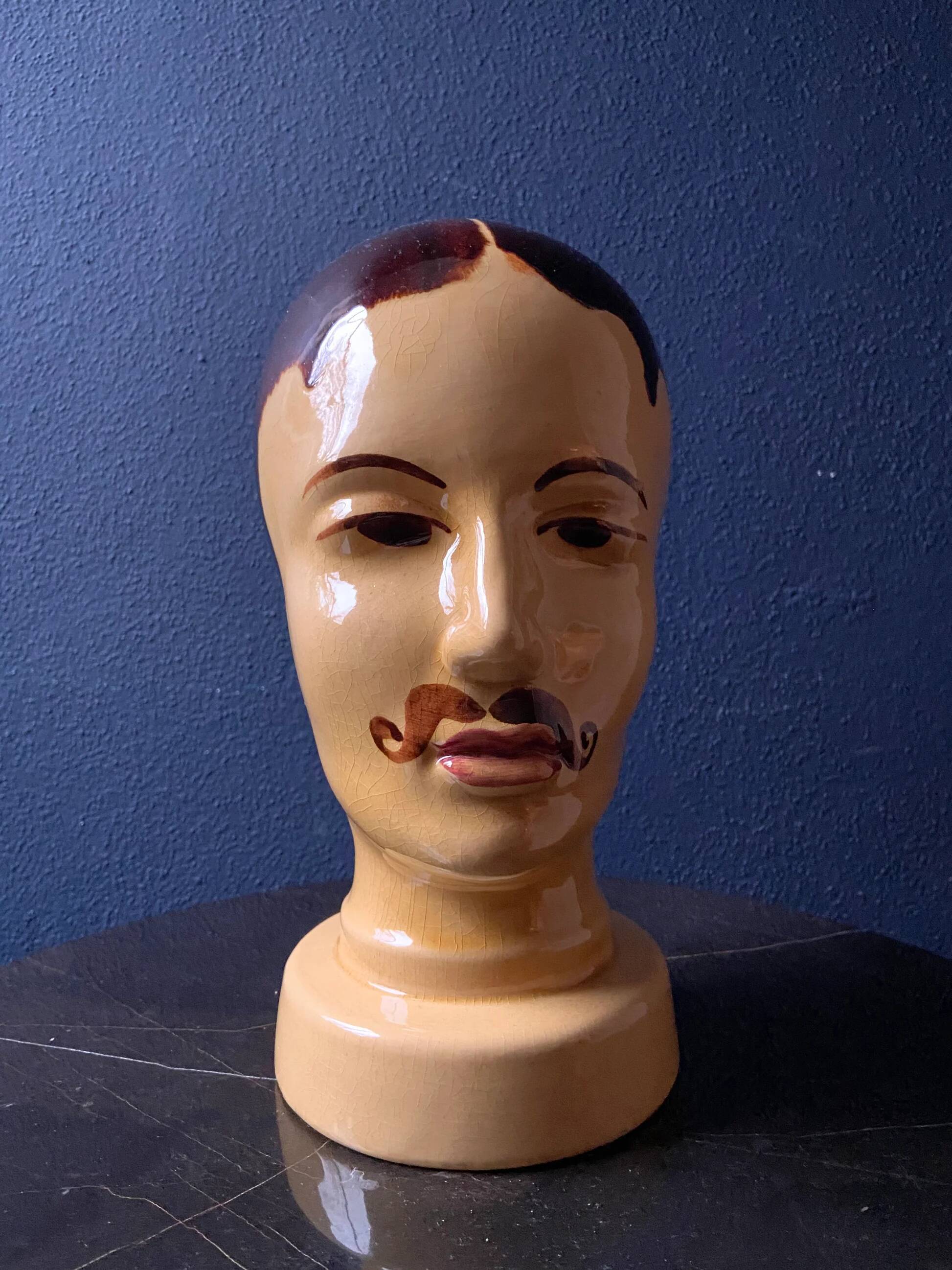 Exhibition head in West German pottery by Scheurich model 701