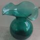 Vase en verre soufflé vert