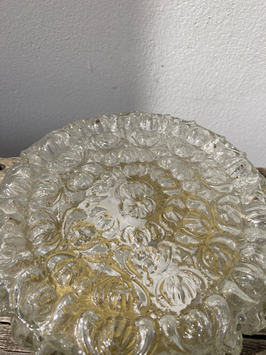Paire appliques ou plafonniers en verre ciselé transparente et metal doré ronde vintage 1970