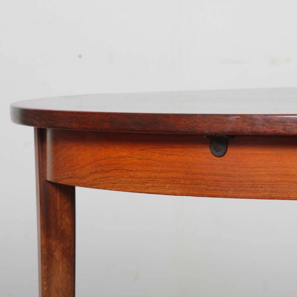 Round extendable dining table in rosewood, Rio, 1960.