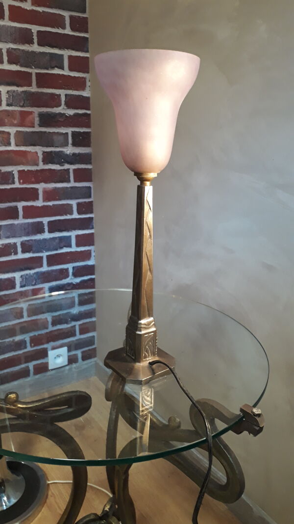 Lampe fonte d'acier 1920  signé de la maison Brousseval  et tulipe muller et frere non signe