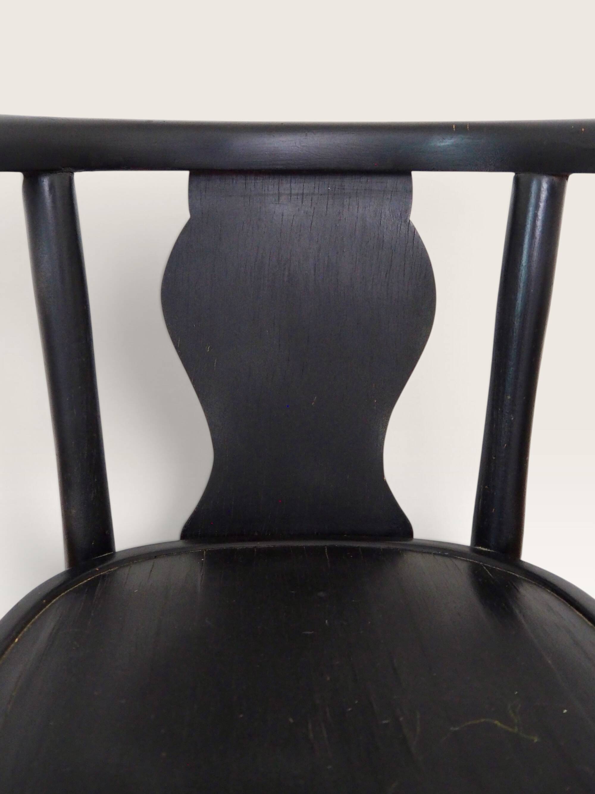 Curved black lacquered wooden armchair in Thonet style