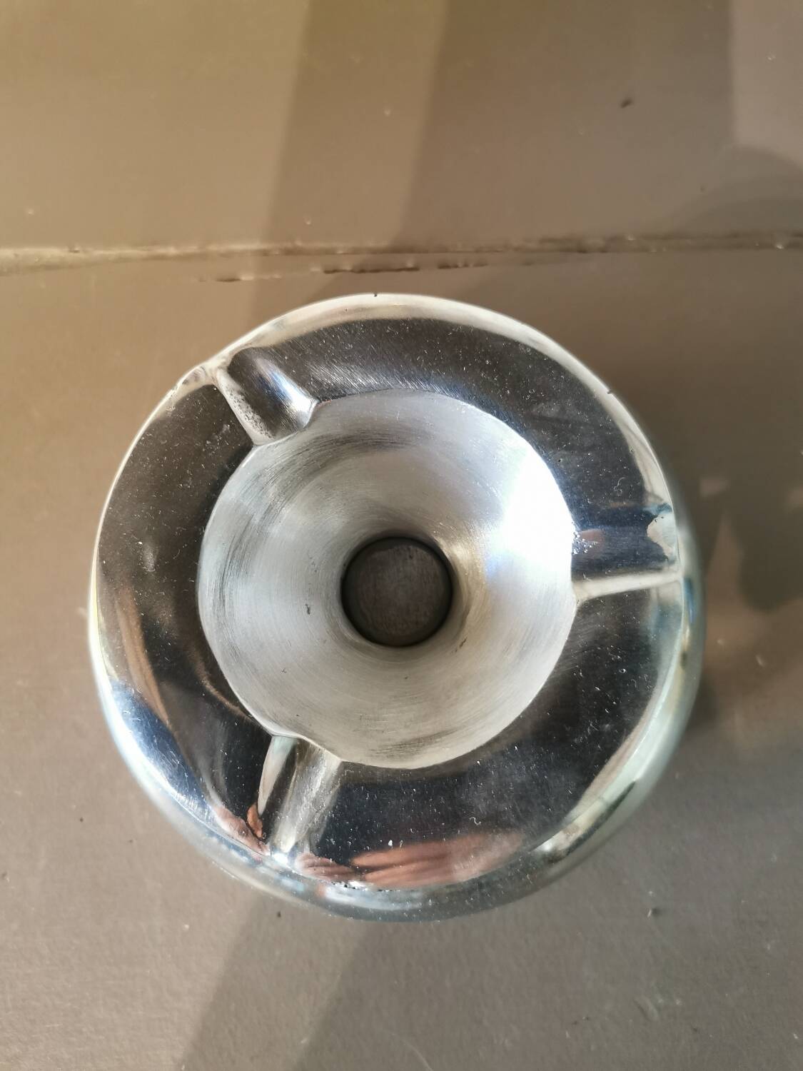 Grand cendrier boule aluminium