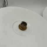 Suspensions in enamelled sheets