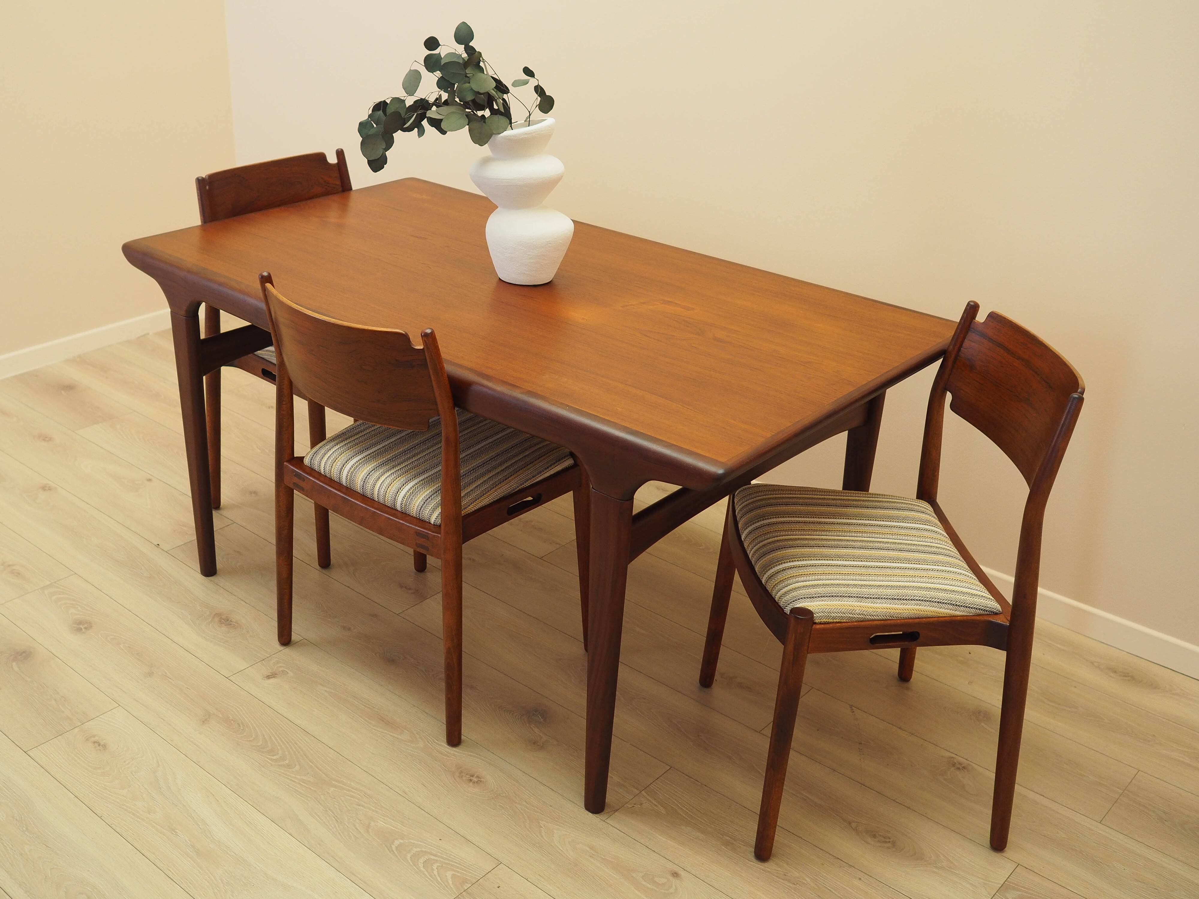Teak table, Danish design, 1970s, designer: Johannes Andersen