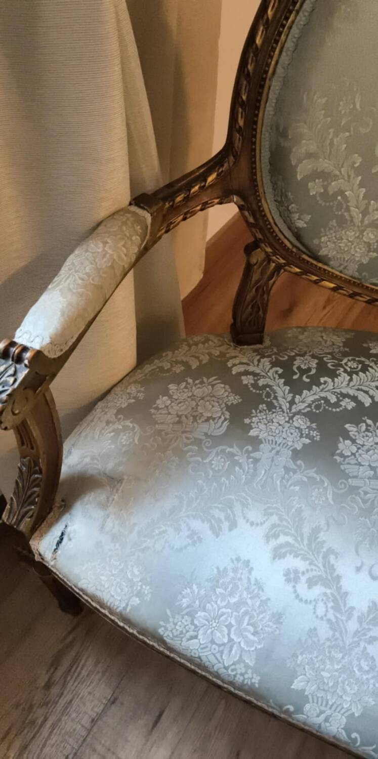 Gilded wood living room set and pedestal table