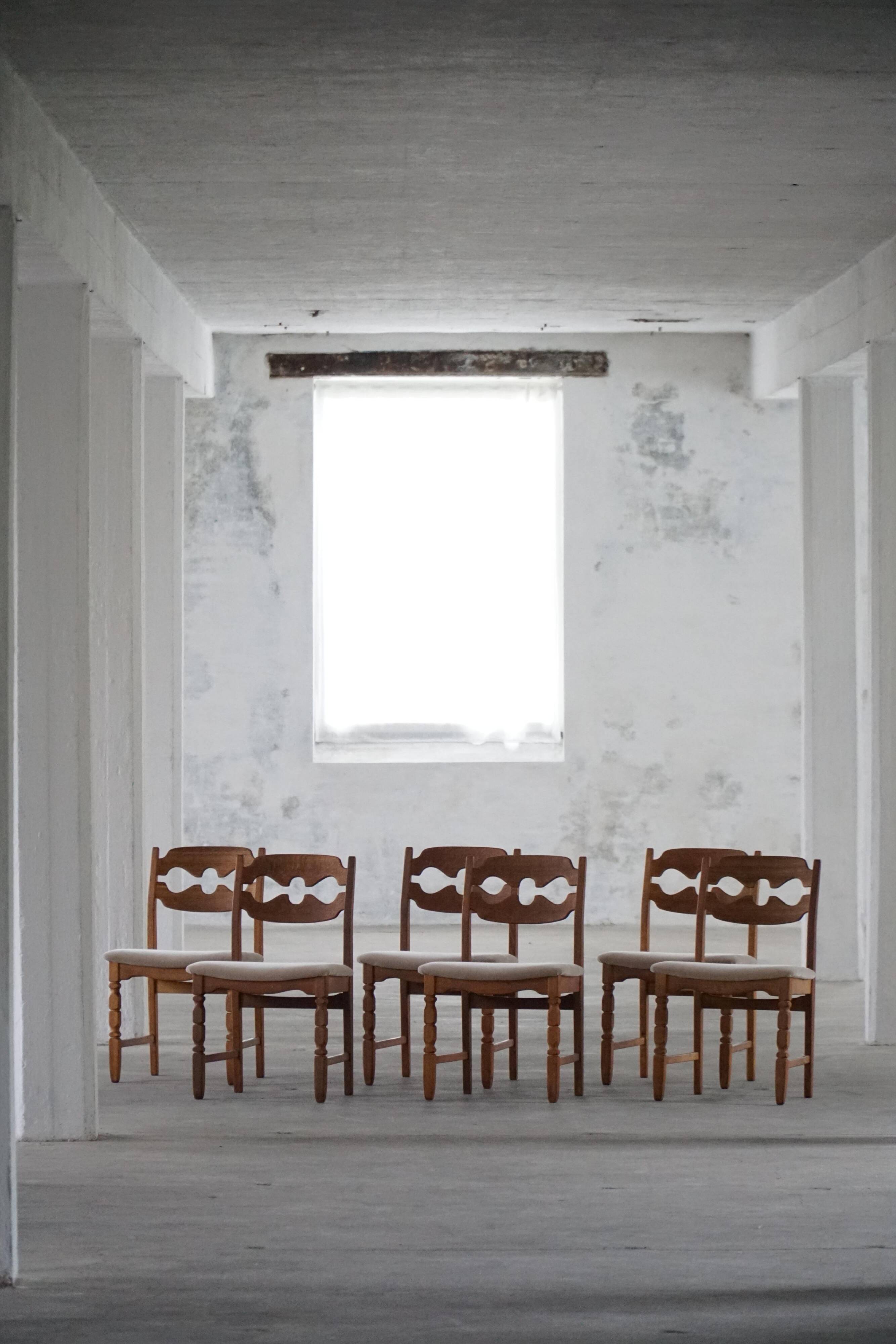 Set of 6 "Razorblade" dining chairs by Henning Kjærnulf in oak and mohair, 1960s.