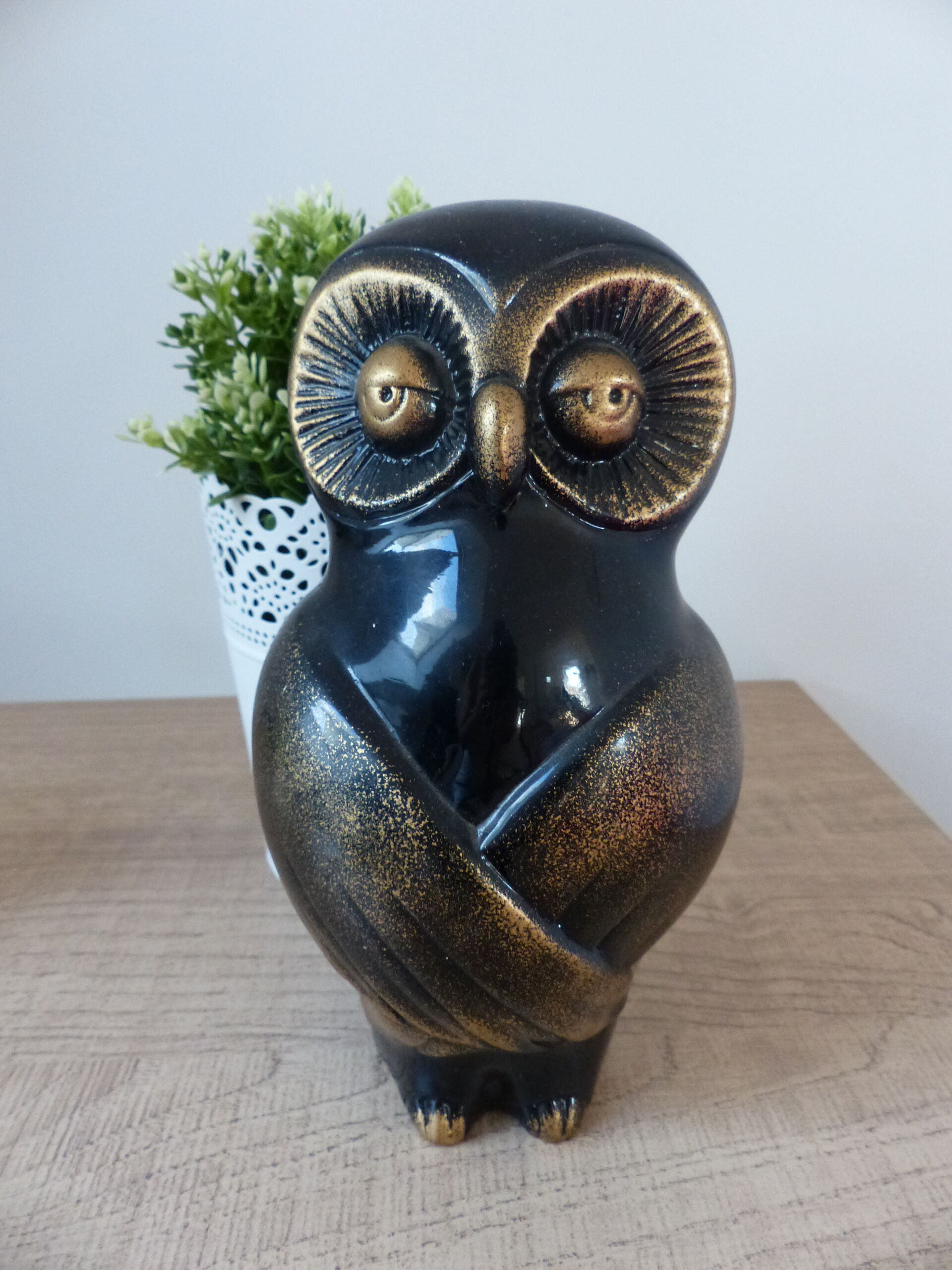 Statuette owl lacquered black and gold asian style