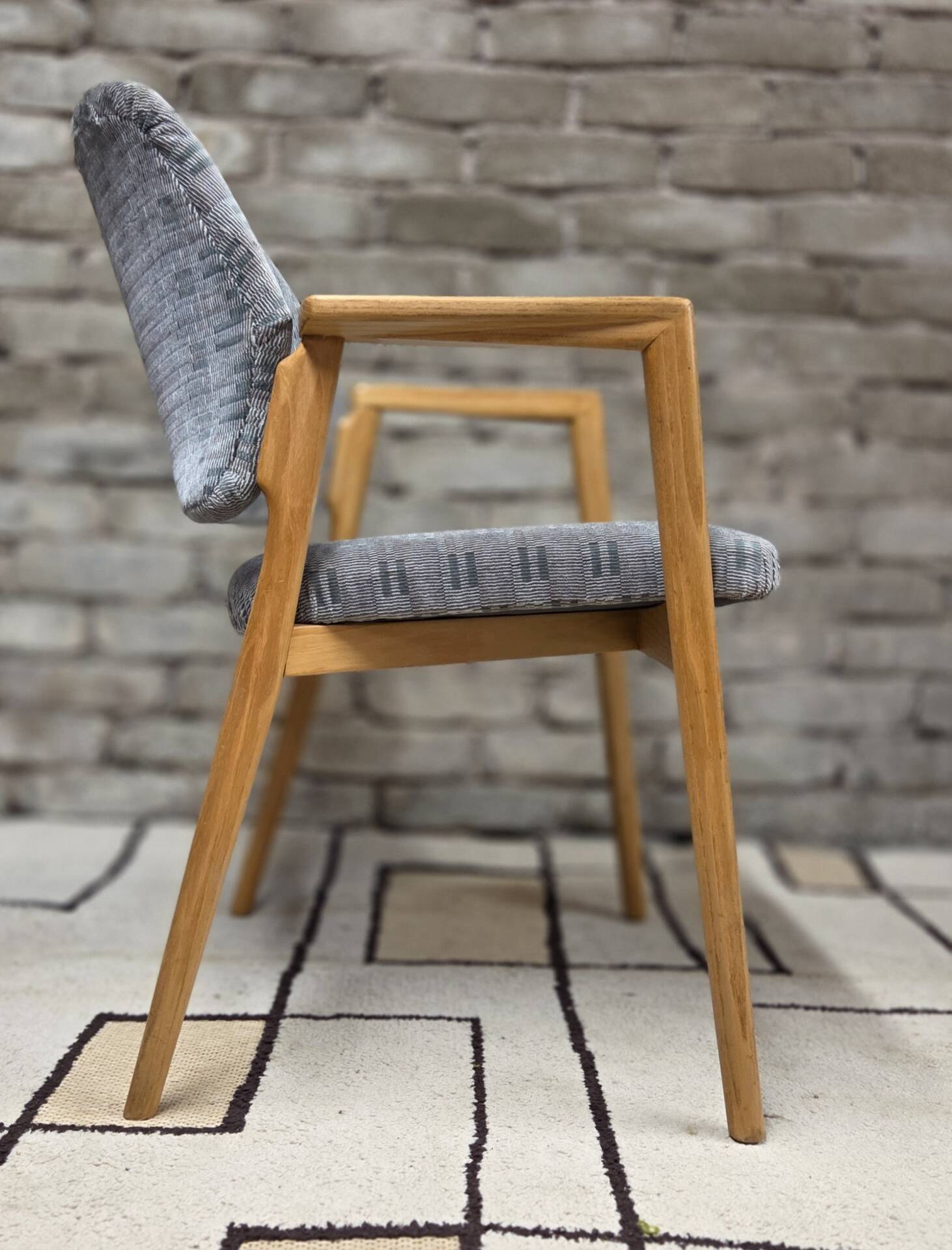 Vintage armchair from the 60s/70s in wood and grey fabric – with armrests.
