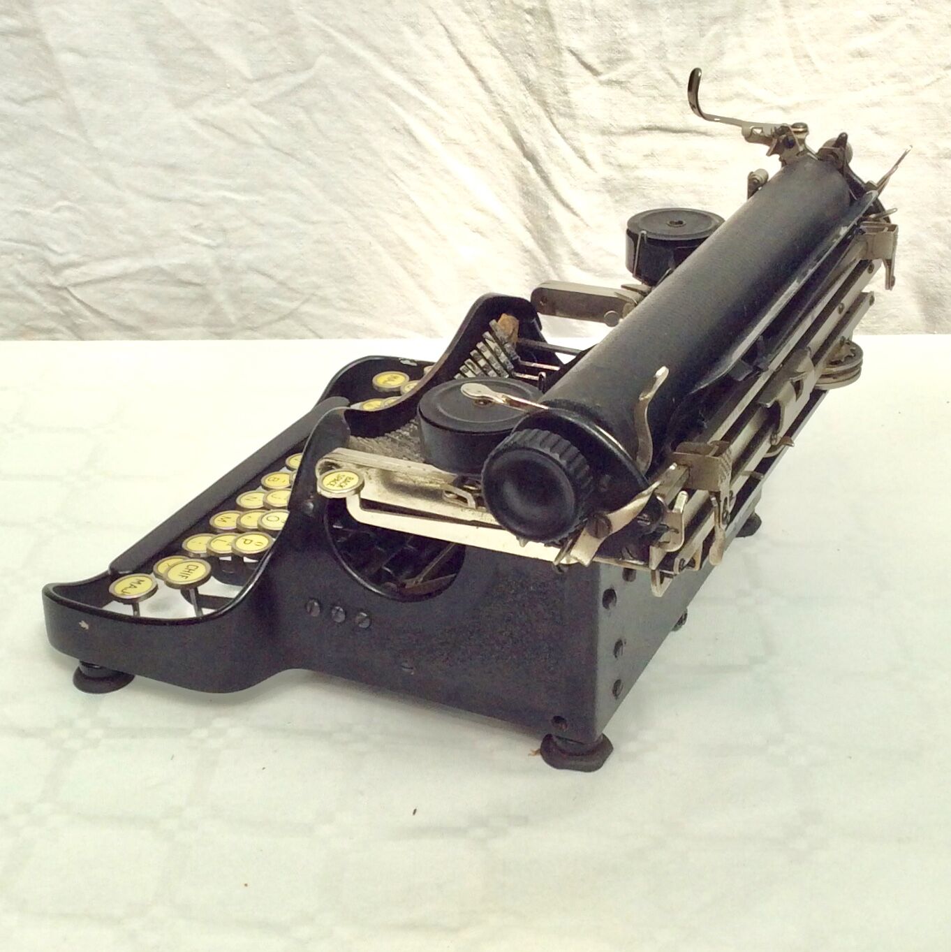 Portable typewriter corona manufacture usa around the 1920s numbered dimension: h-15xl29