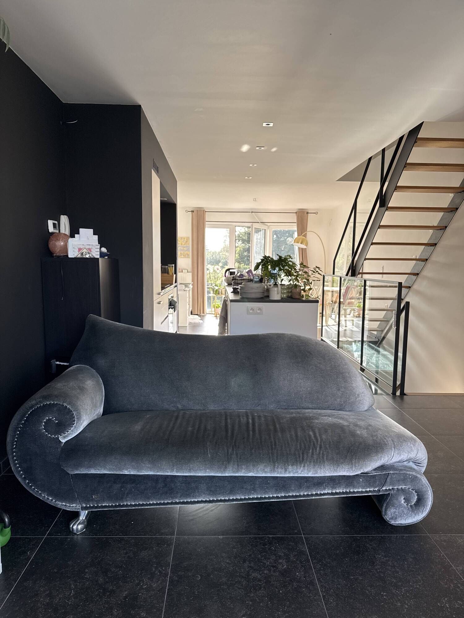 Bretz GAUDI – Iconic sofa in silver grey velvet