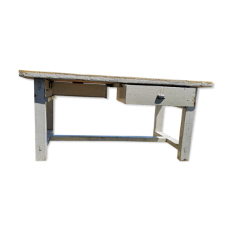 Established central island