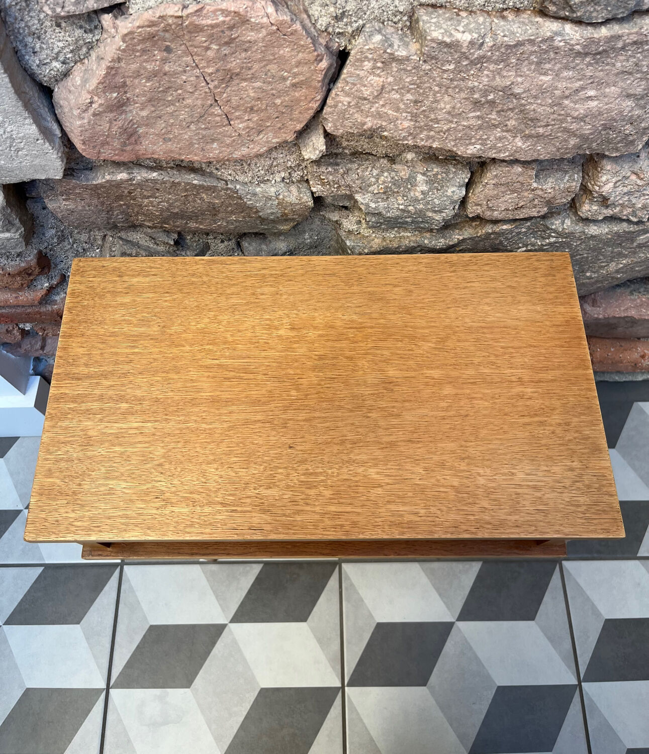 Spindle-legged bedside table from the 60s/70s.