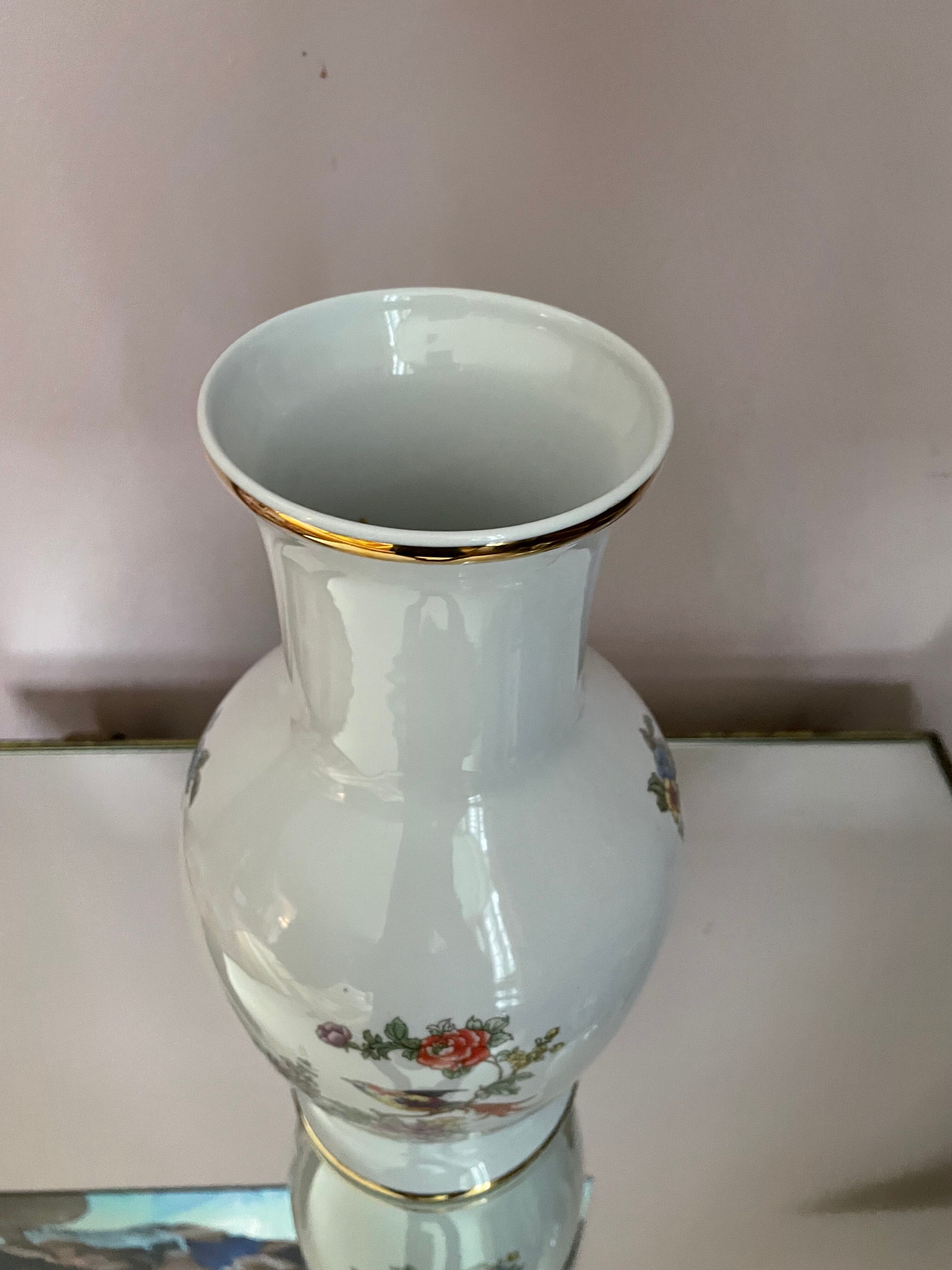 Porcelain vase motifs birds and flowers from Hollohàza Hungary