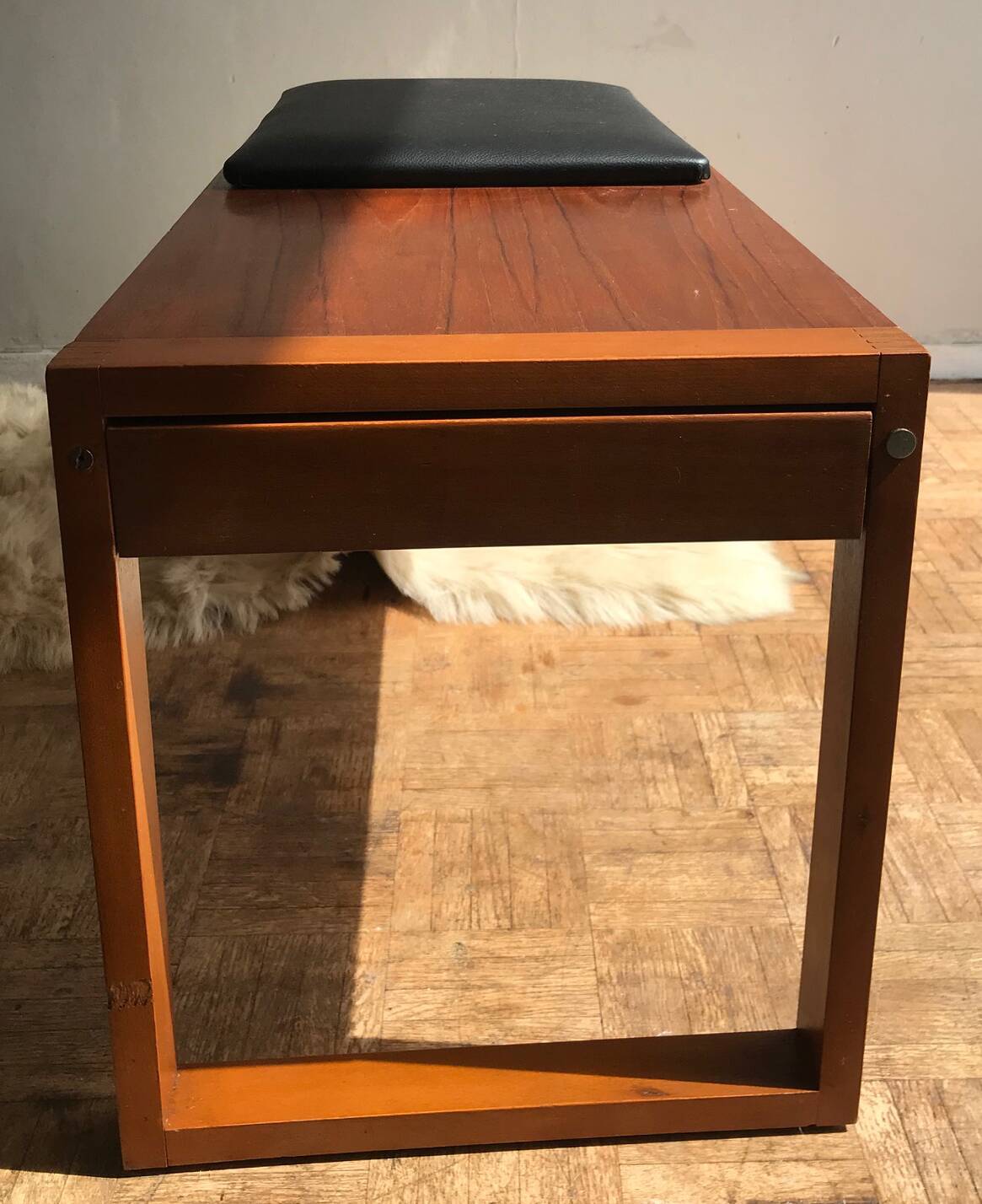 Banc anglais en bois et skaï, 1960