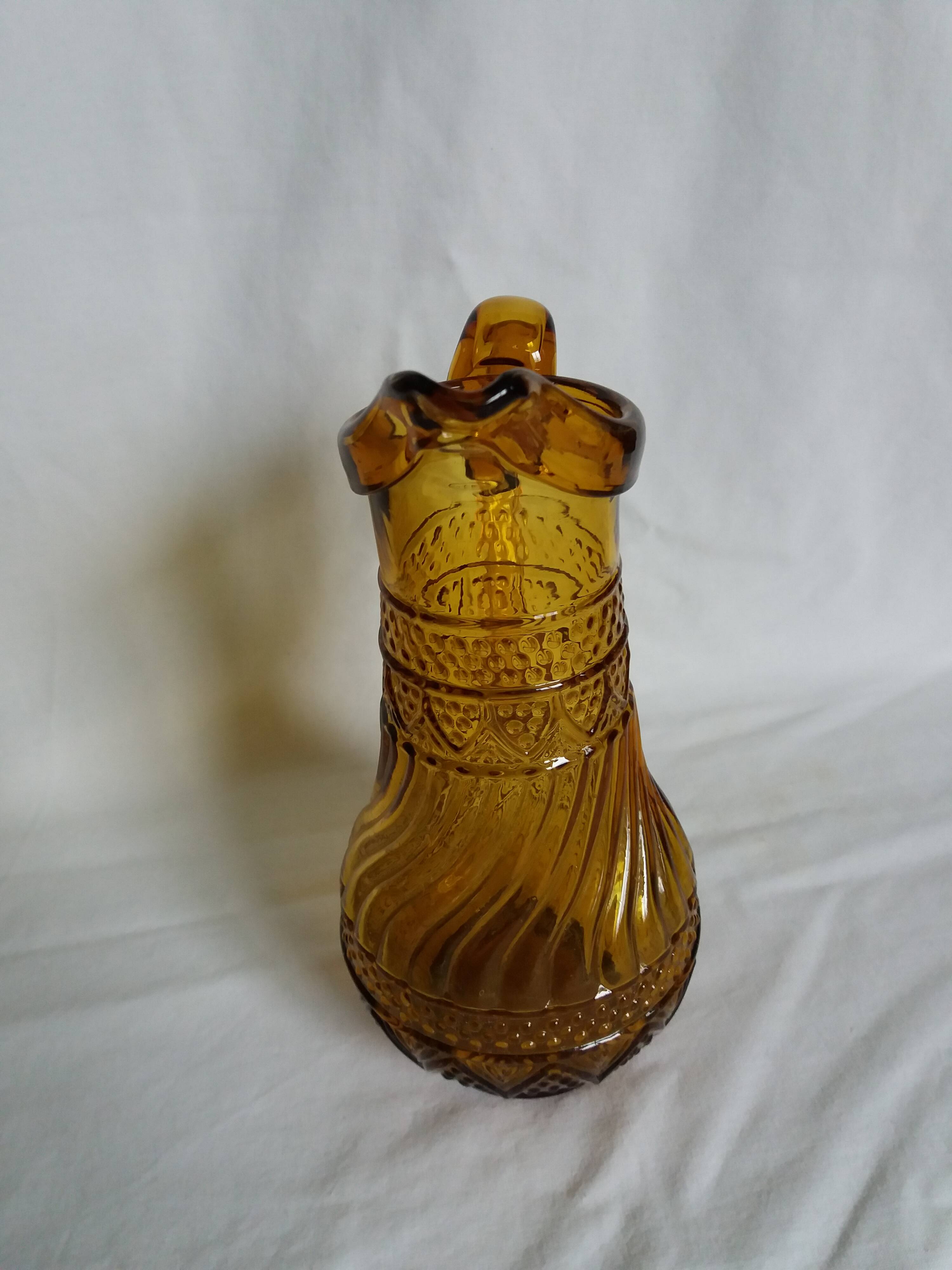 Pichet en verre ambré