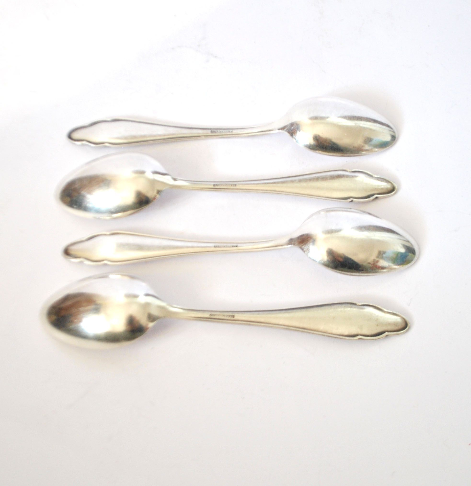 DEETJEN set of 4 silver-plated dessert spoons with a modernist scalloped design.