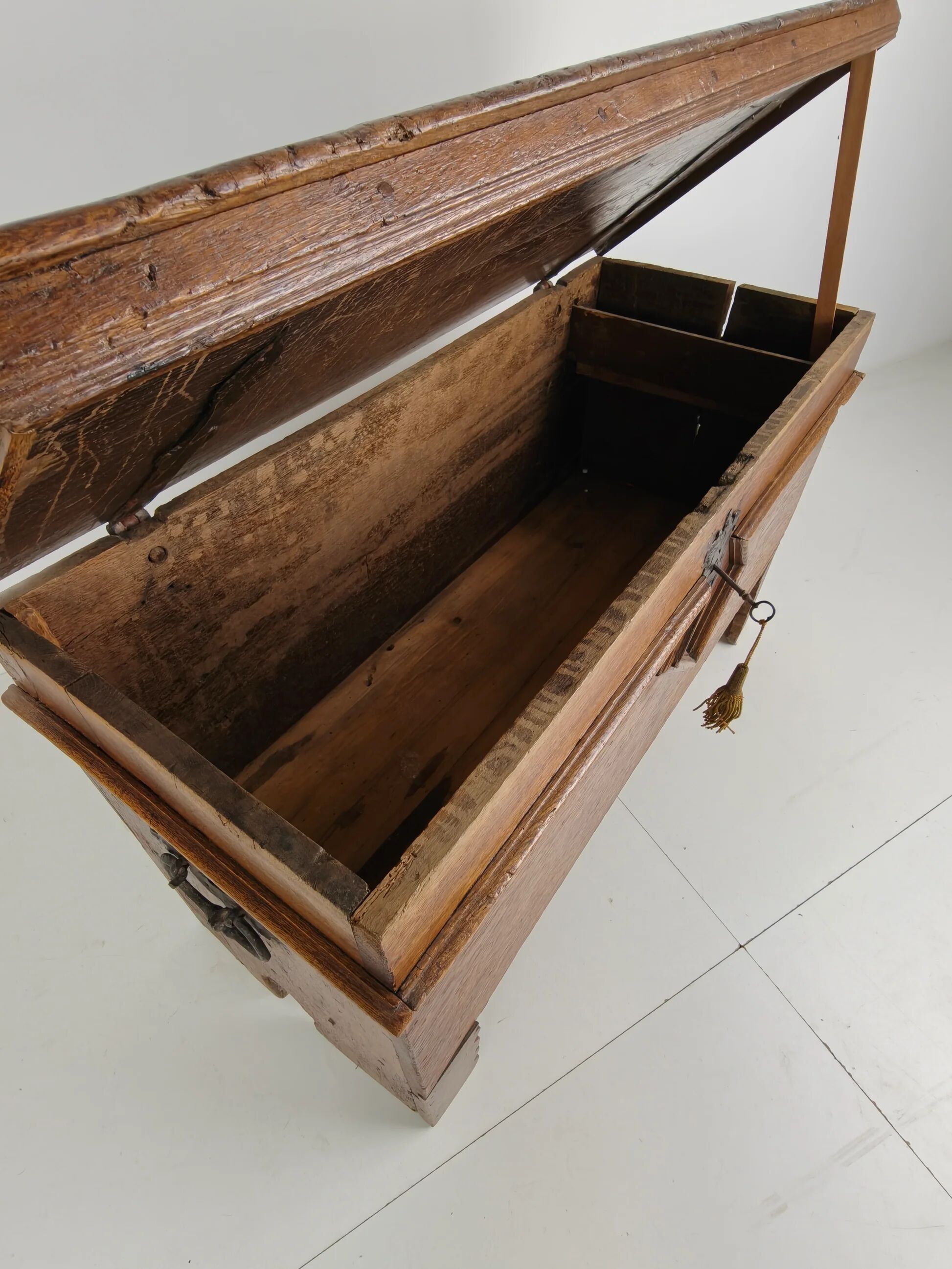 Elegant 18th century oak chest – dated 1756