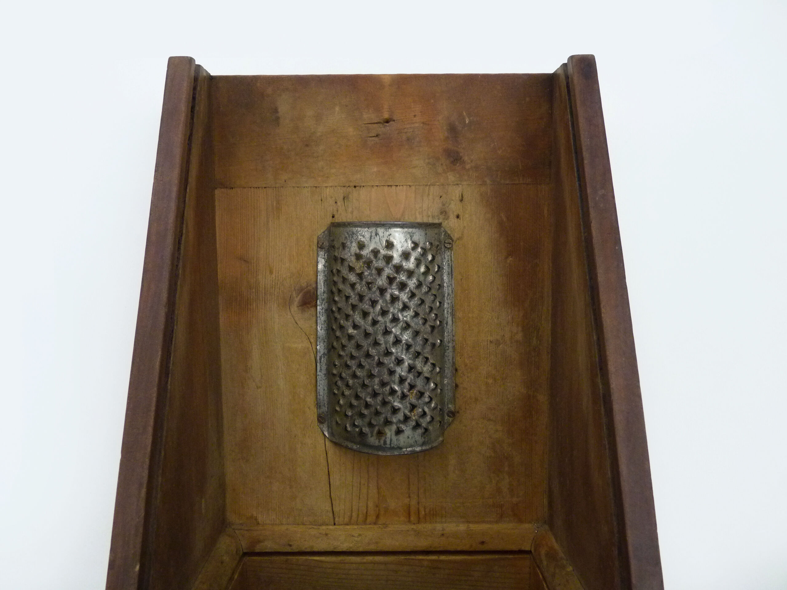 Ancienne râpe à fromage, râpe à légume en bois de noyer, Art Populaire