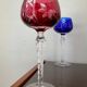 Série de 10 verres anciens multicolores en cristal ciselé