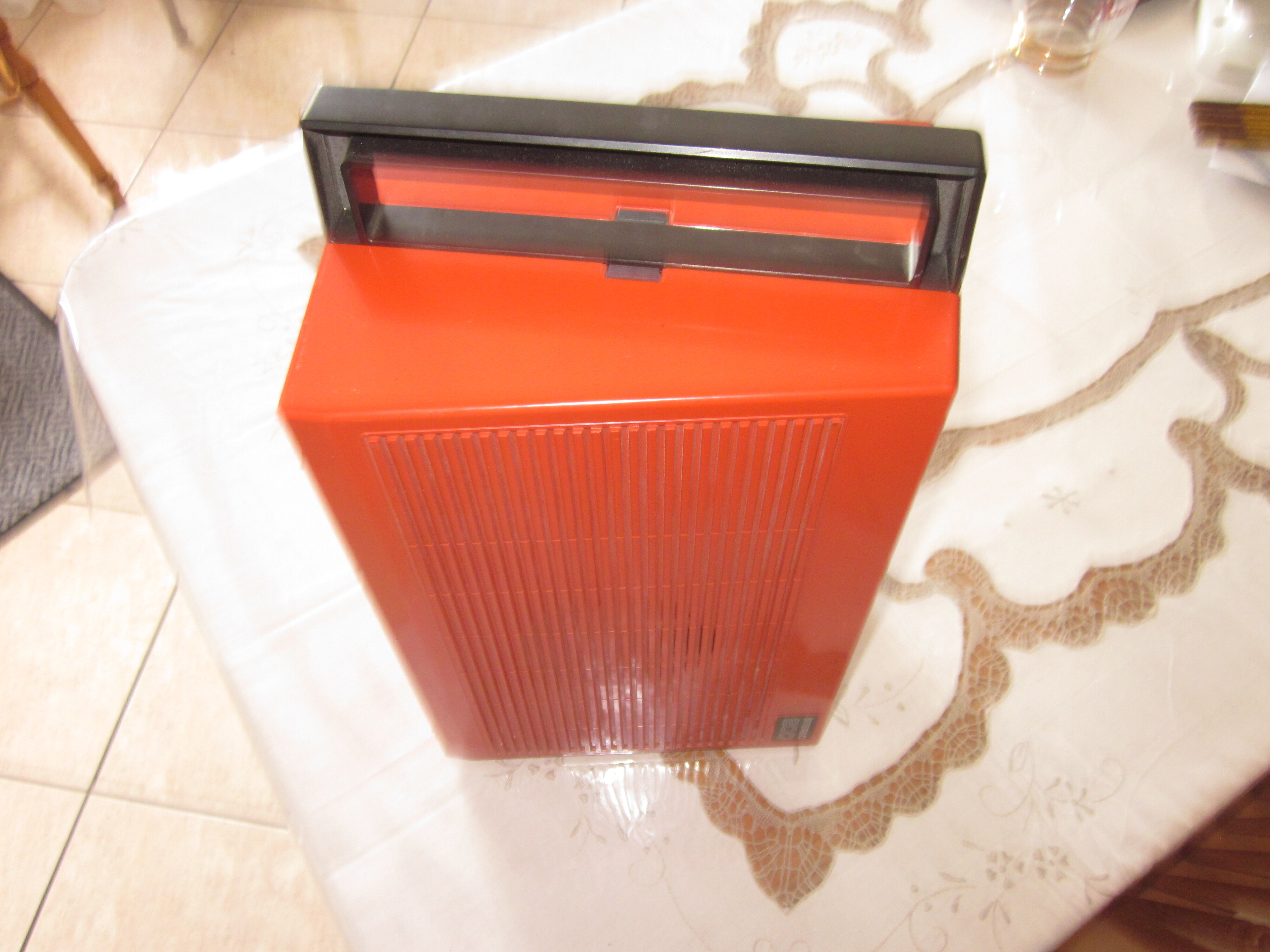 Turns vinyl philips 33 and 45 rpm record