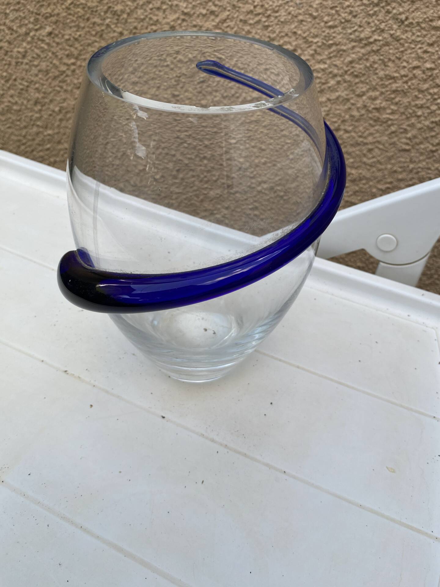 Contemporary vase in blown transparent glass & cobalt blue thread.