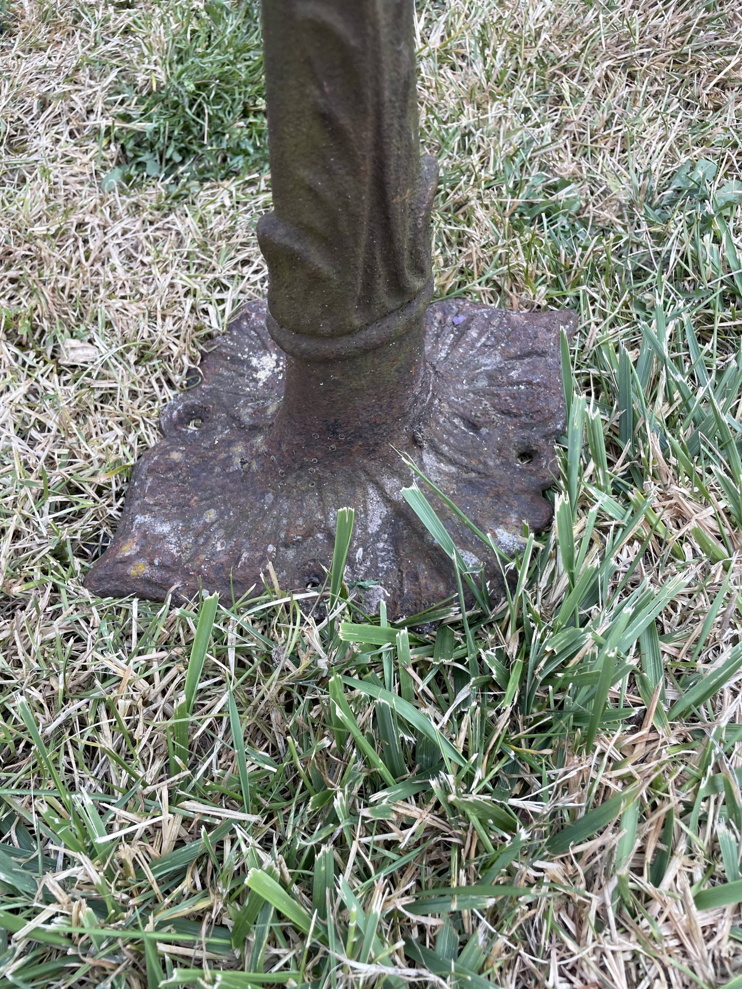 Pair of feet cast iron XIX th florist stall