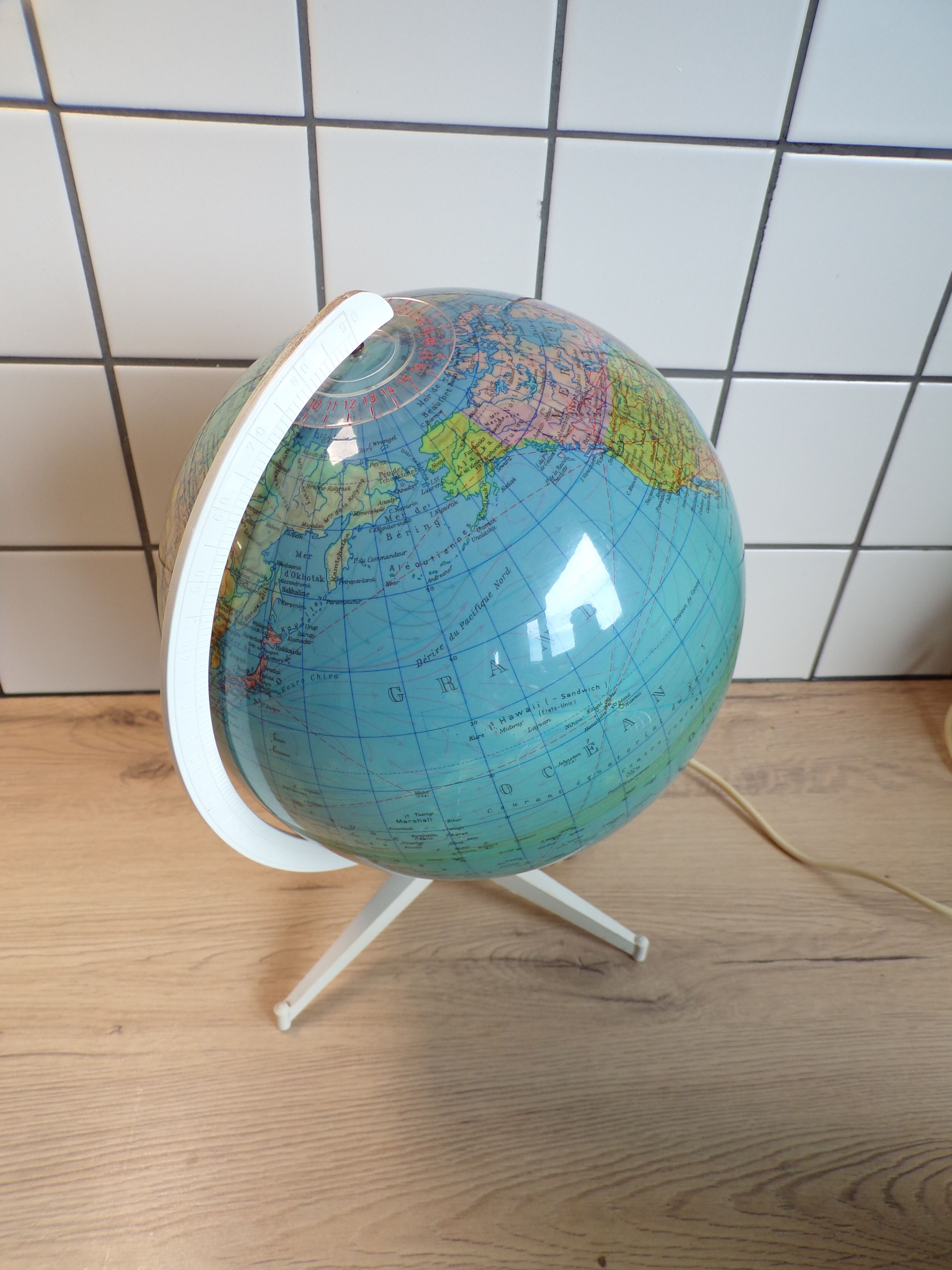 Bright Globe Vintage Duplex