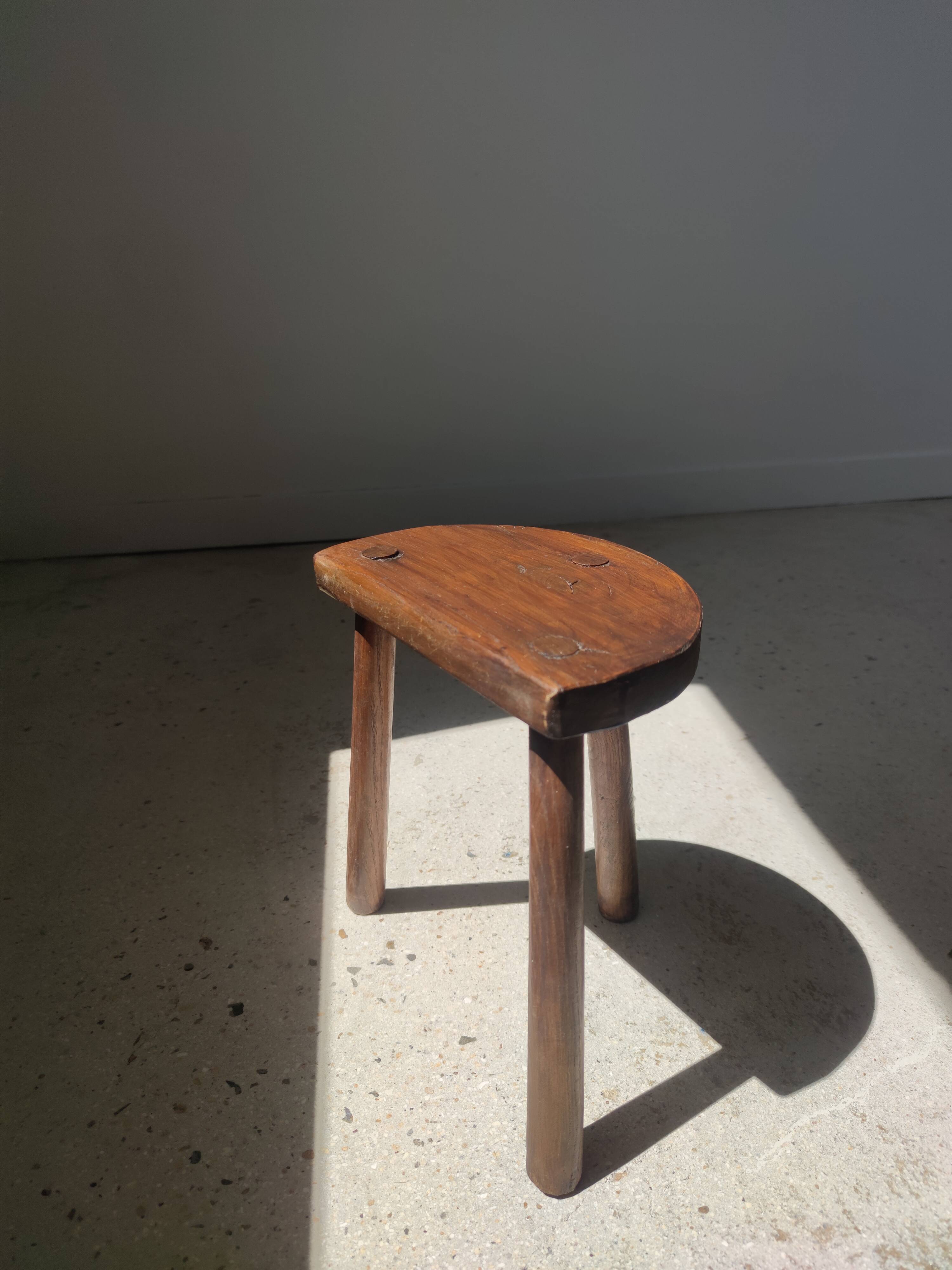 Stool in solid wood tripod seat half-moon