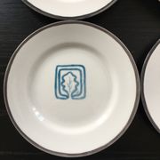 Set of 4 plates with oak leaf decoration