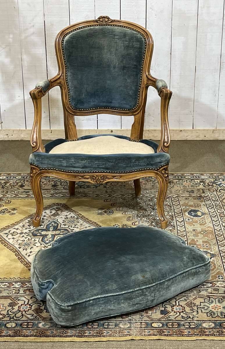 Fauteuil cabriolet de style Louis XV en hêtre