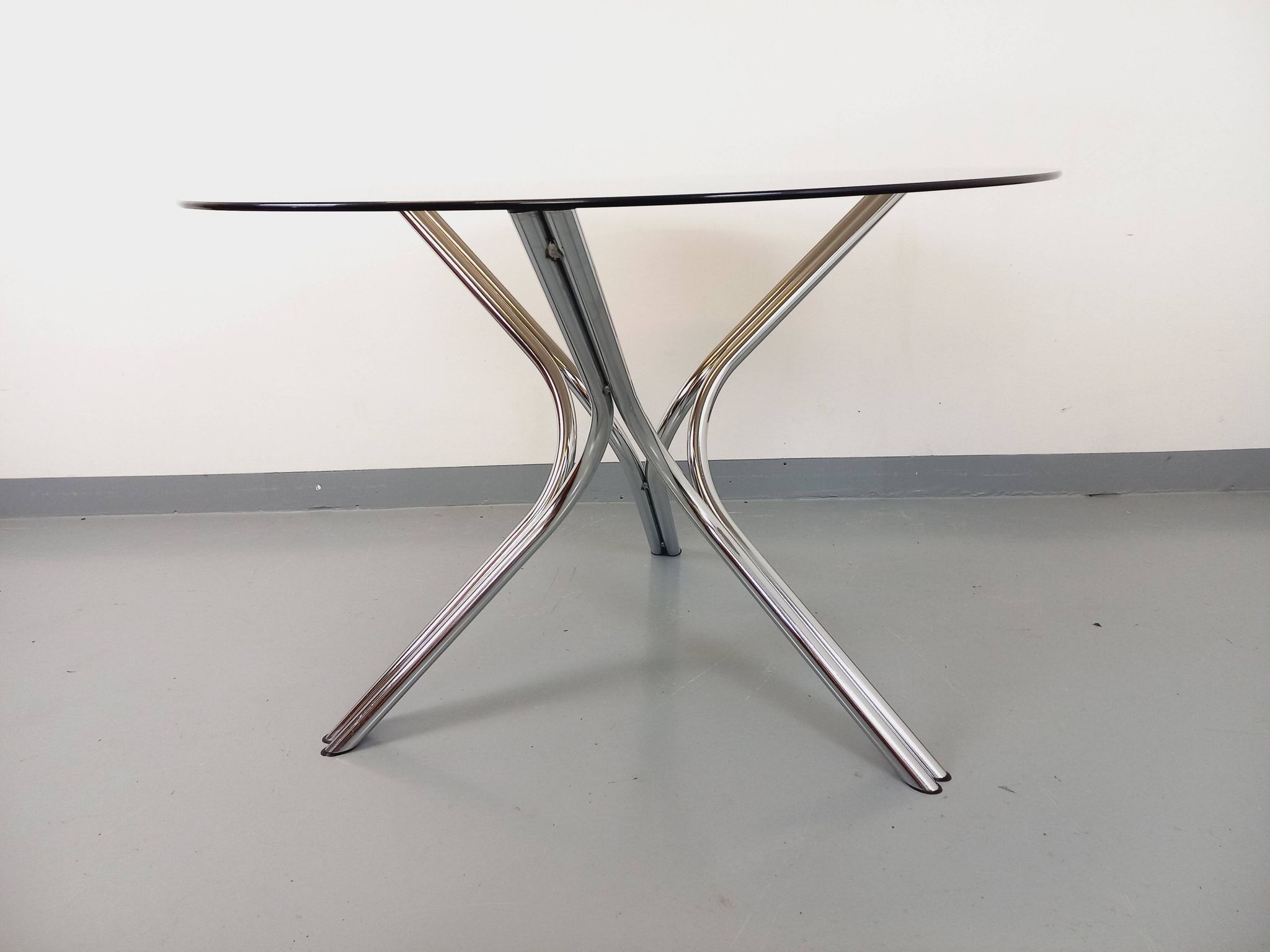 Vintage round dining table in smoked glass and chromed metal, Space Age style, from the 70s