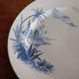 Flat in iron earth "views of the Orient" faience of Gien