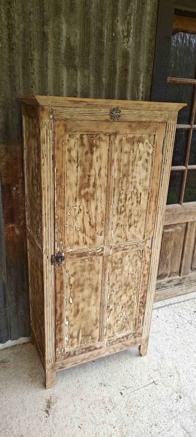 Parisian bonnetière wardrobe