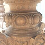 Table with central leg in solid oak, natural wood, carved base