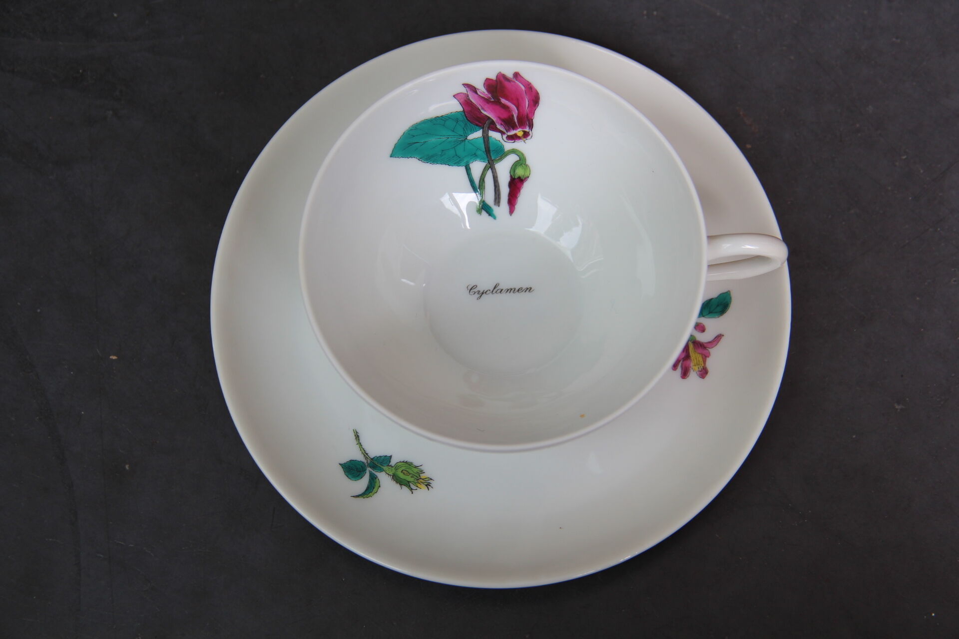 6 cups and sub-cups NBD Limoges illuminated by hand, floral patterns