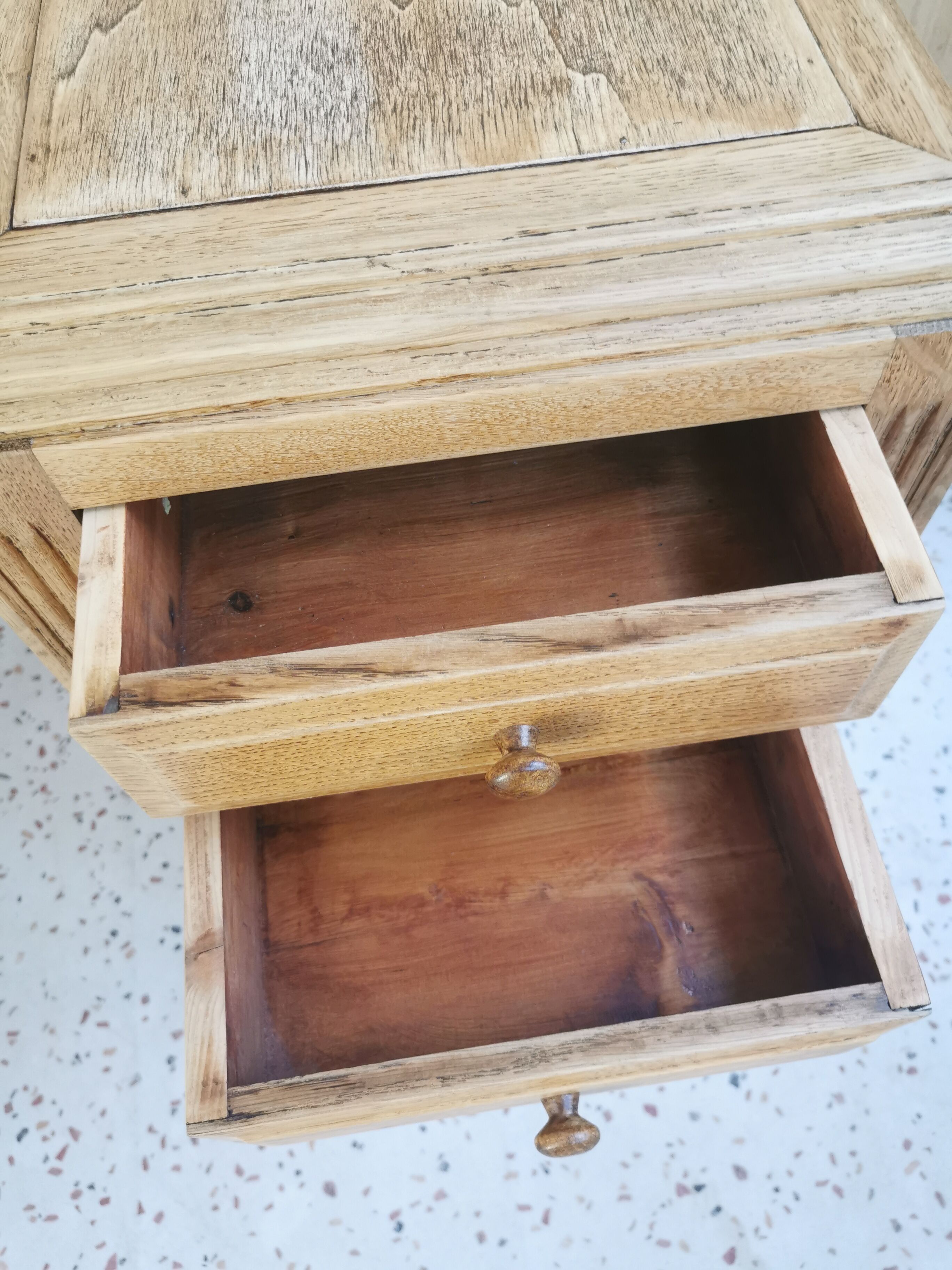 Drawer cabinet