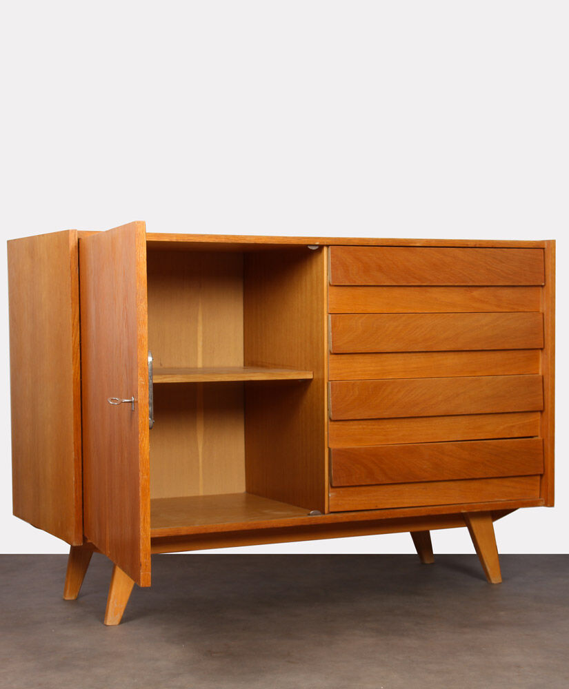 Dresser model U-458, by Jiri Jiroutek for Interier Praha, 1960